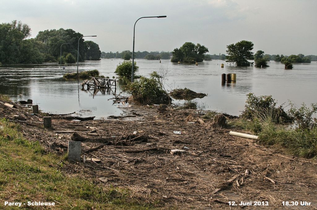 Hochwasser- 2013_06_12-002-Parey-Schleuse.jpg